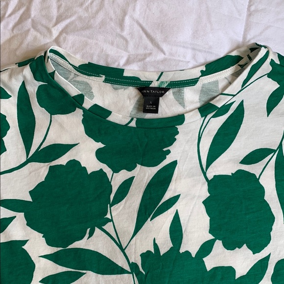 Ann Taylor Green Graphic Boxy Short Sleeve Tee - Picture 5 of 5